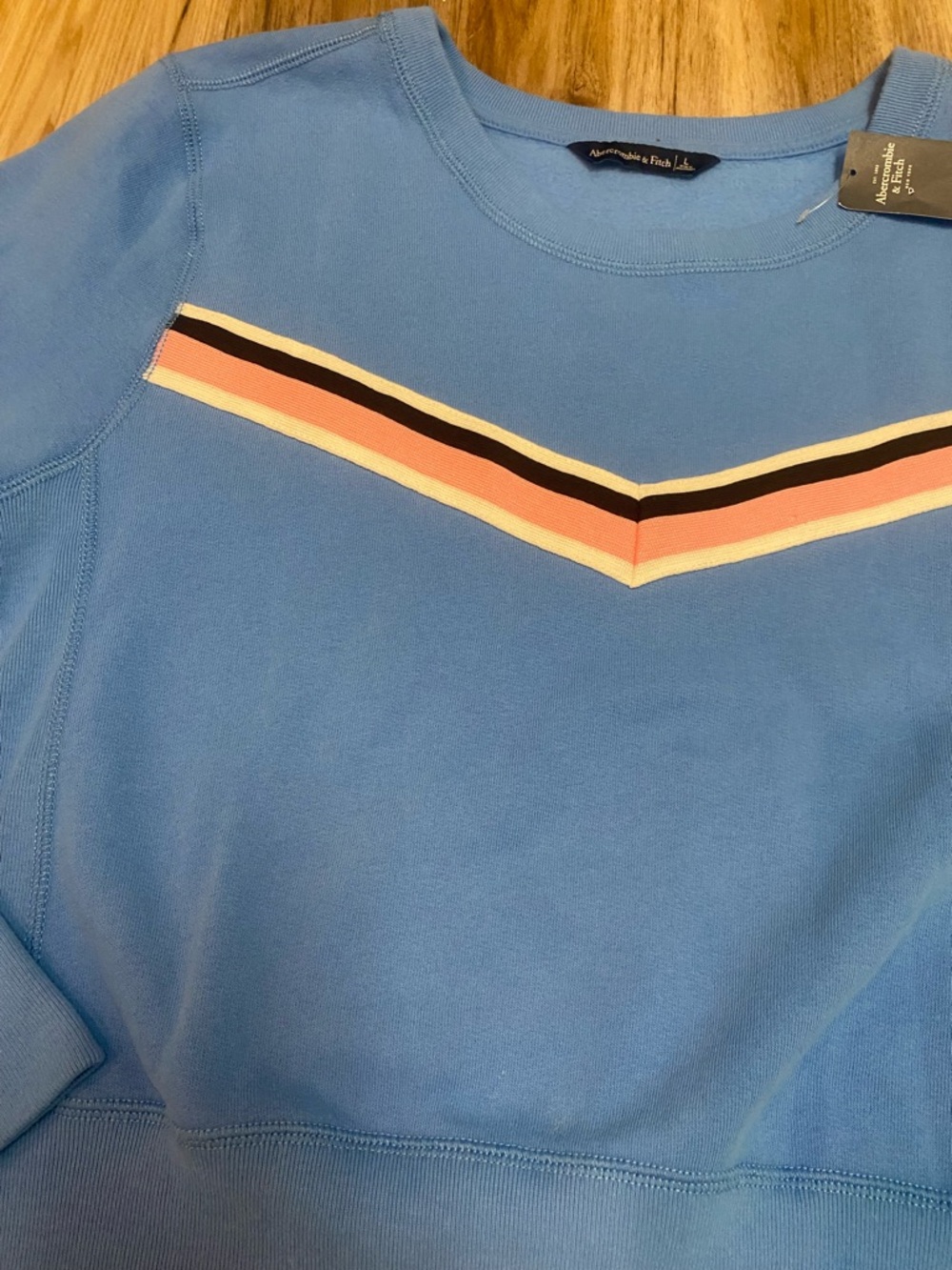 ABERCROMBIE & FITCH NWT CHEVRON STRIPE RETRO SWEATHIRT CREWNECK BLUE SZ LARGE - Picture 2 of 12